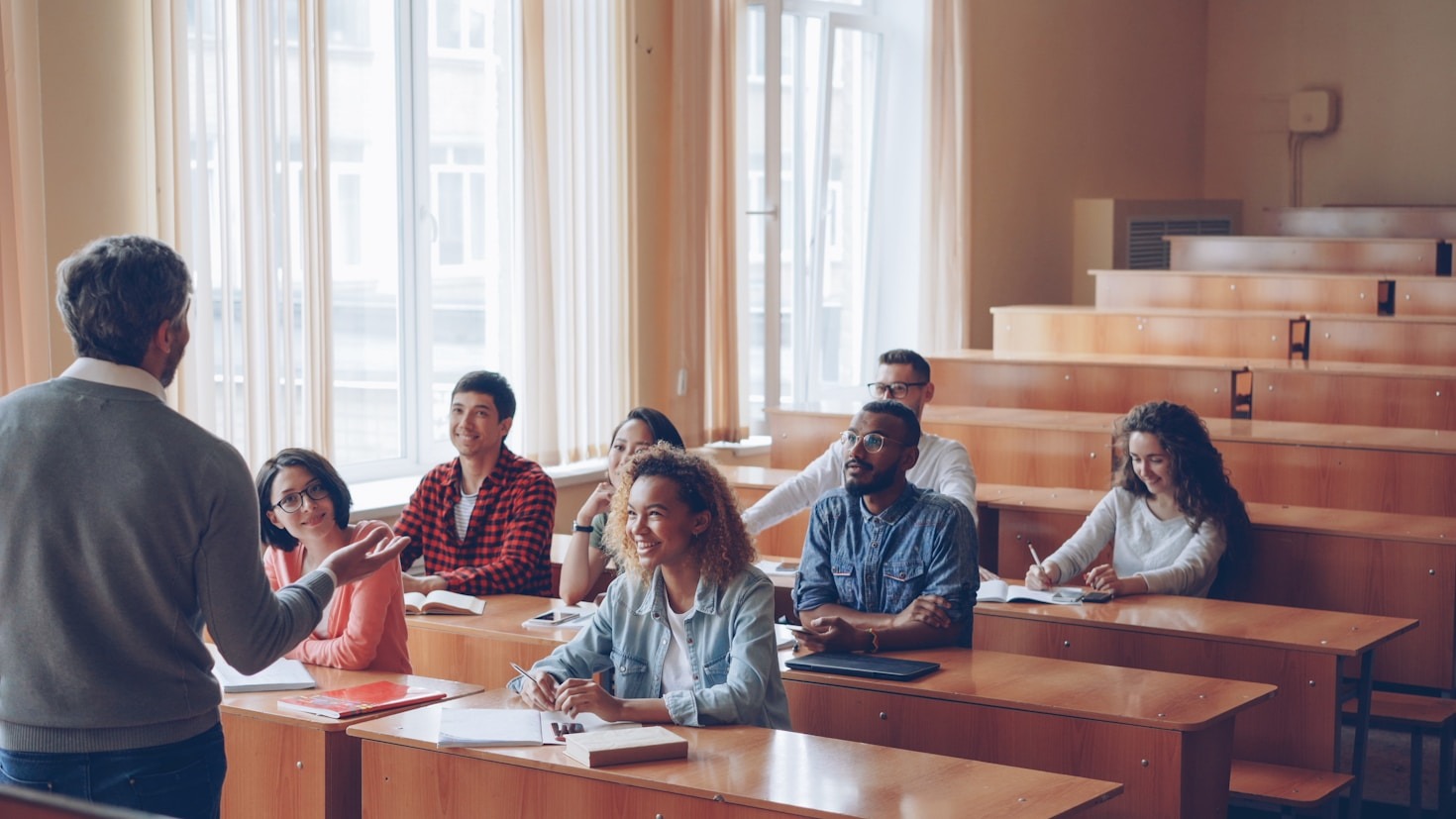 Liderança educacional: impactando alunos e professores